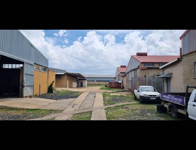 3,674M² WAREHOUSE FOR SALE IN AUREUS